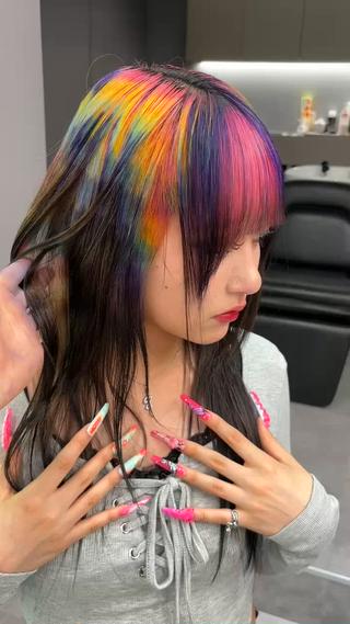 ブロンドに色落ちするデザインカラー
カラフルなデザインで個性的に 