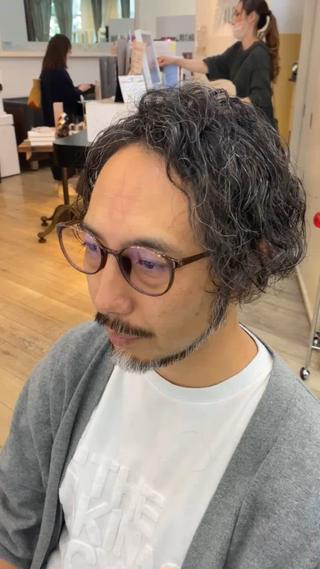 【ツイストスパイラル】
ボリューム出ずらい方やセット楽にしたい天パでお悩みの方にもオススメのパーマになっております