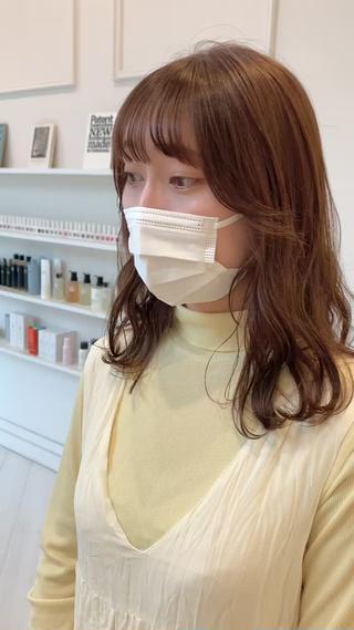 ワンカラーで透明感たっぷりの柔らかいベージュ♡
全体とお顔周りも巻きやすいようにカット︎
トリートメントもしてさらさら艶々に ..