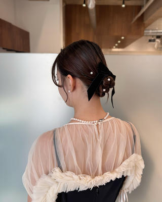 艶感×抜け感
アップヘア　arrange

タイトにまとめつつ
毛流れや丸みで女性らしさもプラス

結婚式参列やイベントにも人気のスタイルです 