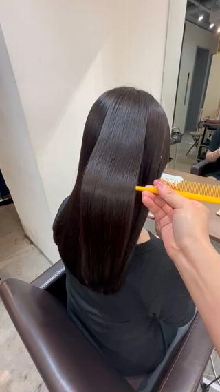 縮毛矯正をしながらお髪に栄養を入れれることでこんなに艶々に

TOKIO縮毛矯正は同時にダメージ補修してくれるのでツヤツヤサラサラになります 