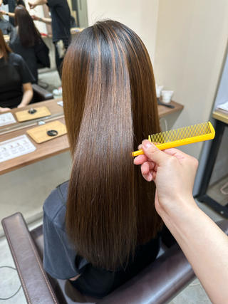 雨の日や湿度の高い日でも、髪型がくずれにくくなり、自分の髪を気にすることが少なくなります

日常生活でのストレスを軽減します 