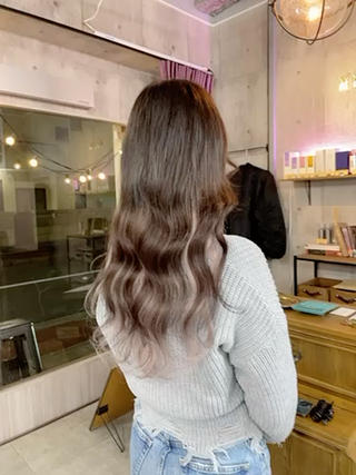 シールエクステ80枚、シールエクステでインナーカラーにしています。地毛の長さは肩よりちょっと長いくらいです。