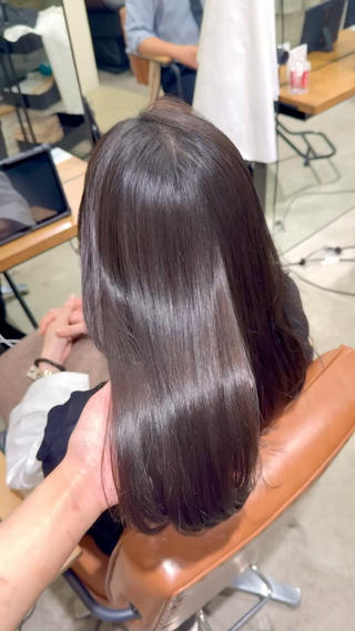 肌馴染みの良い暗めカラー 