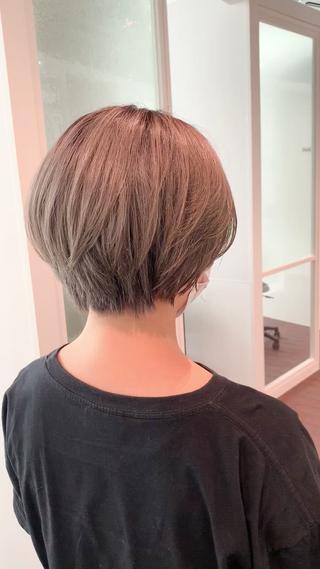 カットとトリートメントをさせて頂きました！
オイル仕上げです 