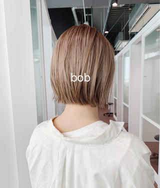 伸びていたボブをきっちりスッキリ
ぱつっとbobにカットです

ストレートアイロンで真っ直ぐに下ろして、
よりぱつっと感を出して
オイル仕上げで仕上げました 