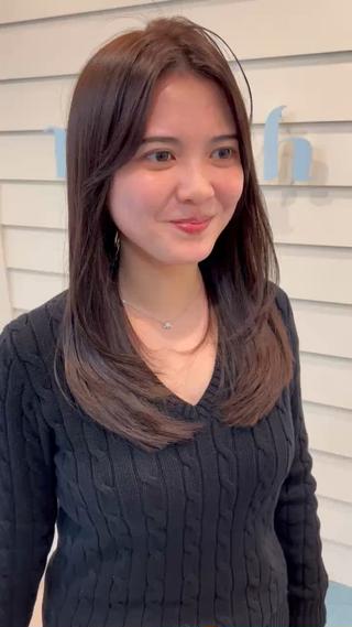 長さを切らなくても
お顔周りのカットでイメージチェンジは
できます
顔周りレイヤースタイル