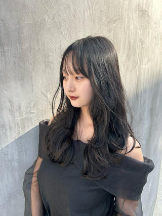 ロング りく レイヤーカット ケアブリーチのヘアスタイル