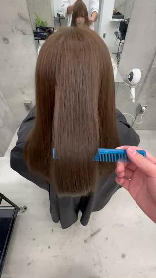 オリーブブラウン

オンカラーオージュアミドルクラストリートメント

トリートメントも一緒にすることでとてもつやつやになります！ 