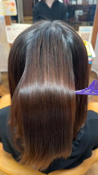 梅雨の時期に縮毛矯正でうる艶髪に 