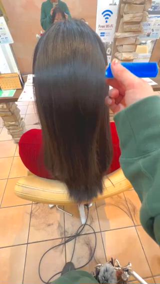 8ヶ月前に当てられたお客様リタッチ矯正をさせていただきました、

乾かすだけでツヤ感、うねりを感じないように仕上げました。 