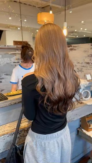 ホワイトブロンドにエンドカラー!
同色の濃いめを毛先に!!