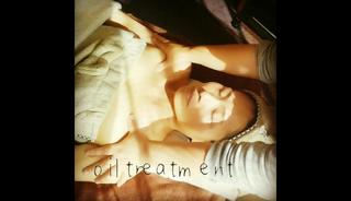 〘アロマトリートメント〙
〘オイルトリートメント〙

天然の植物油を使ったオールハンドの施術です。筋肉を緩めた後にリンパも流します。筋肉の疲労、コリ、浮腫、ダイエットなどに最適です

アロマオイルはベルギープラナロム社のケモタイプ精油を使用しています。

コースは60分、90分、120分
60分のコースは上半身か下半身の
どちらか一方の施術となります。

90分は首から下、全身の施術
120分はご希望により顔や頭部の
施術も行わせていただきます。 