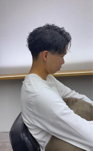 パーマ メンズ 山﨑 大暉【ダブルカラー】のヘアスタイル