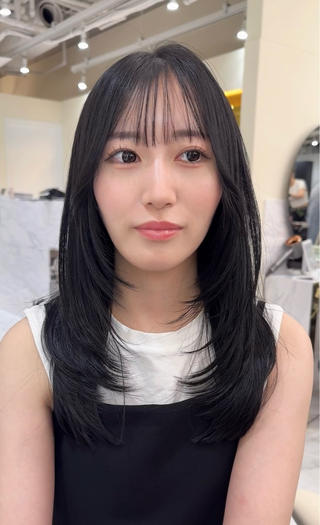 前回ストレート当てて ɴᴜᴀɴᴄᴇ ʟᴀʏᴇʀ　ᴄᴜᴛ
フワッと動いてくれるlayerが可愛い

.
スタイリングによって可愛くも綺麗めにもできちゃいます
　

. 艶のあるカラーは髪質改善カラー必須です　
 
︎Layer CUT
︎髪質改善カラー
︎バイカルテtreatment
　　
のメニューがオススメです♡
　　 