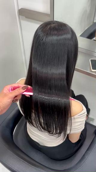 乾かすだけでまとまるプレミアム縮毛矯正
湿気に負けない髪、叶えます
是非一度お任せください 