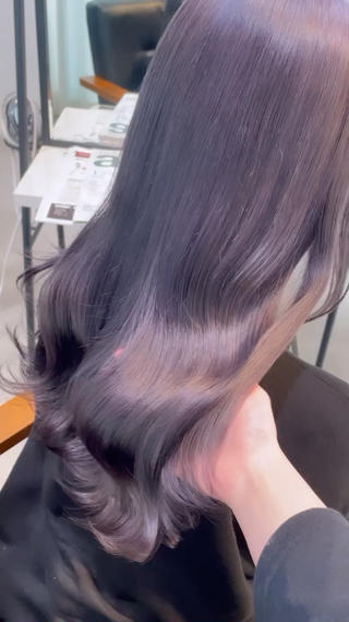 ブリーチ1回で出来る透明感ラベンダーベージュ
髪質改善トリートメントでうるうるに️