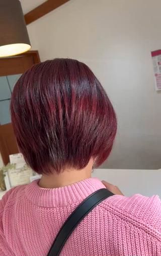 イルミナカラーでピンクパープルで仕上げました。
柔らかな色をお楽しみください。 