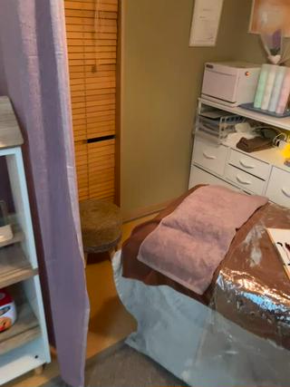 リンパマッサージをここでします 