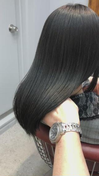 カラー剤に含まれる毒性をしっかりと取り除きながら施術を行う事でお家に帰ってから日々のドライヤーやアイロンの熱が髪の毛に加わった際ダメージになりにくい状態になります