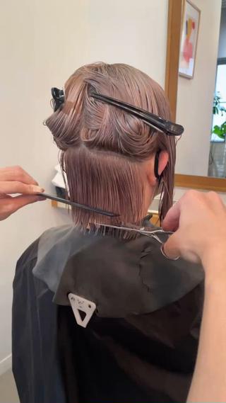 ミルクティーベージュ
ダブルカラー/イヤリングカラー/ぷつっとボブ/ミルクティーベージュ/イルミナカラー Insta@shigekazu_umeda