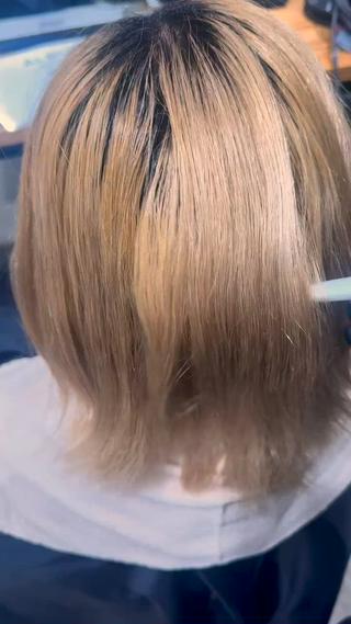 セミロング カラー 派手髪デザイン なかむらるか🐬💞のヘアスタイル