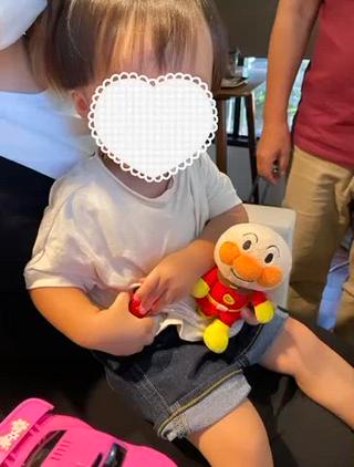 2歳男の子カット
託児所あるのでおもちゃであやしながら