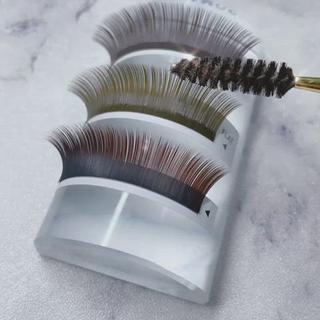 新色追加&入れ替えカラーです

・新色グレーブラウン　
くすみつつ透明感満載で使いやすいお色です

・カーキ/モカブラウン
いままでのお色が廃馬の為
新しいカラーで仲間入りします◎

春、夏はカラーマツエクがとても楽しい季節です
ぜひお試しください︎

120本〜無制限つけ放題︎︎︎ 