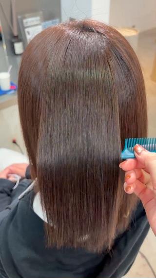 セミロング HIKARI ブリーチ/ハイトーンのヘアスタイル