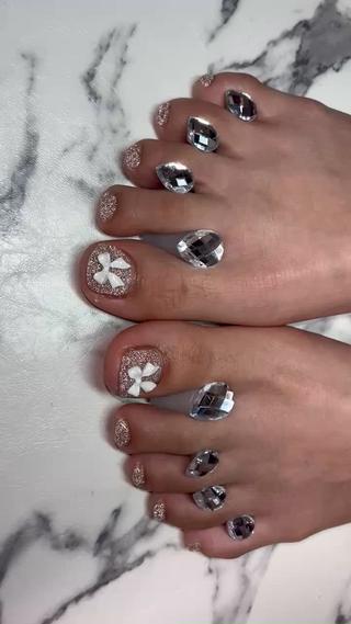 フラッシュネイル
#フラッシュネイル#リボンネイル#韓国ネイル#ちゅるんネイル#フットネイル#きらきらネイル#ワンホン#耳ツボジュエリー