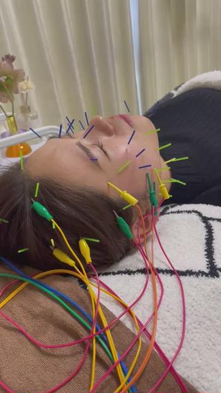 表参道鍼灸サロンmahorobaです。
表参道より徒歩２分の場所にあります。
隠れ家サロンになります。
美容鍼＋EMS1番人気のメニューになります。
是非お試しください。
＃たるみ改善
＃シワ改善
＃リフトアップ
＃小顔
＃表参道鍼灸
＃表参道美容鍼
 