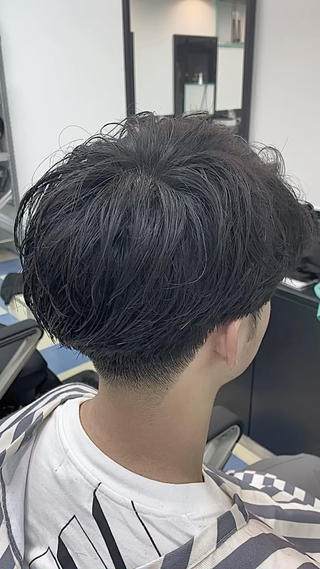 メンズマッシュショート
サッパリしたいけど短すぎるのも苦手な方にオススメです 