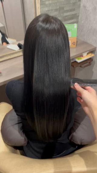 ロング 阪急箕面駅 艶カラー/縮毛矯正のヘアスタイル