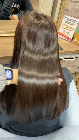 ロング 阪急箕面駅 艶カラー/縮毛矯正のヘアスタイル