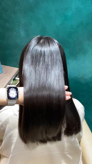 ロング 阪急箕面駅 艶カラー/縮毛矯正のヘアスタイル