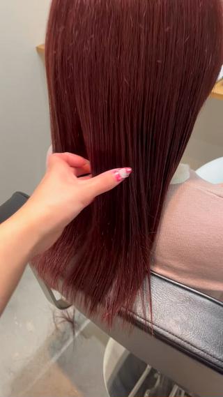 ブリーチなしで育てる赤色
何回かコツコツ同じ色味を入れていくとブリーチなしでも発色しやすいです♡ 