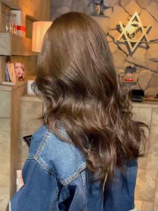 オリーブベージュ 