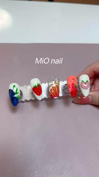 夏来たら

フルーツ食べたい方がいらっしゃいますか？ 