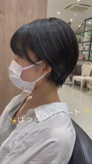 前髪パーマと骨格の丸みが出るようにカットしています 