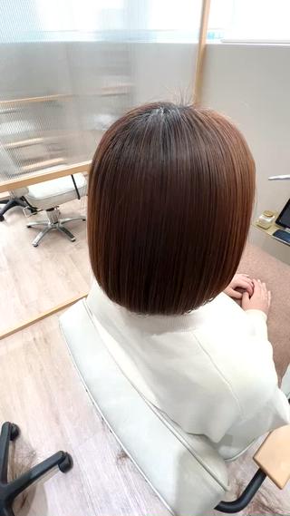 sins式髪質改善酸性ストレートです。乾かして毛先のみアイロンをしています。シルクのような滑らかな手触りと艶感が一番出るイチオシメニューです 