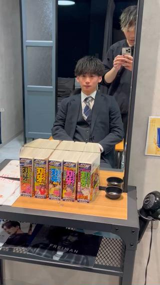 スタイリング次第で雰囲気がガラッと変わるマッシュスタイル