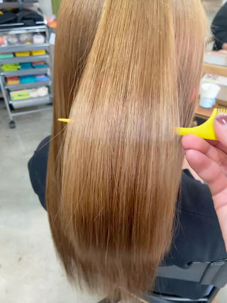 次世代トリートメントで艶髪へ。ダメージ0なのに、癖がのびる?!究極のトリートメントです持続期間は約1ヶ月
ブリーチ毛にも対応しております