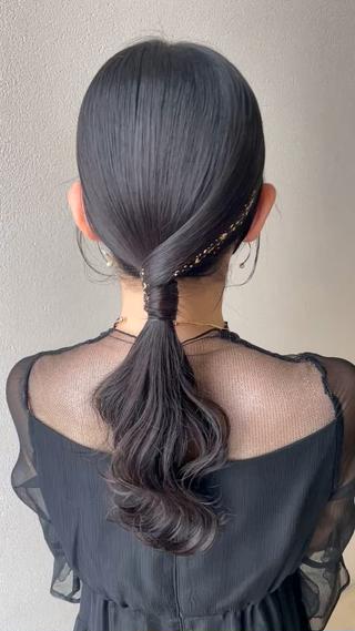 タイトなローポニーに金箔を合わせたヘアアレンジ
結婚式アレンジ