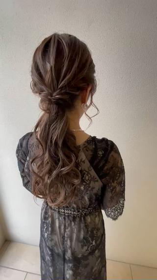 大人かわいいローポニーアレンジ
結婚式アレンジ