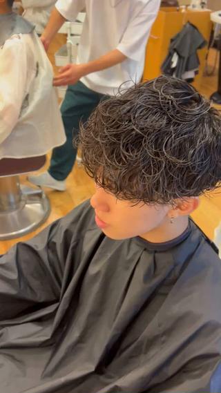 大人気の波巻きパーマ 