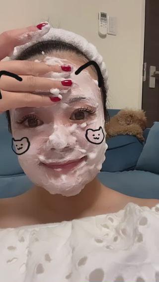 こんばんは
今日はホルミシスと炭酸パックを!
炭酸ガスのチカラで硬くなったお肌を
柔らかくほぐし
毛穴の汚れ除去、汚れによるくすみ改善など
お肌のトーンアップをサポートします
目指せ陶器肌