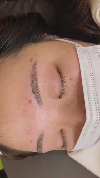 アイブロウメイク前の動画です‪𓂃𓈒 ☽︎︎·̩͙
ワックスでうぶ毛を取り、間引きで毛量を減らしました◎
眉毛が濃いことでお悩みのお客様は、間引きをすると雰囲気があっと驚く程に変わります.ᐟ‪‪.ᐟ

 