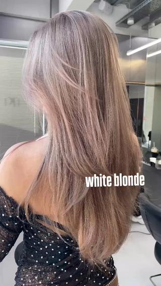 ホワイトブロンド
夏に向けてブリーチのベースを整えて、
ピカピカハイトーン 