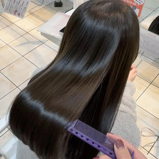 1度体験したら虜になっちゃう美髪縮毛矯正
縮毛矯正で朝のスタイリングを簡単に◎