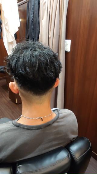 0.8mmフェードですパーマはしていません
がんばりました

顔そりには眉カットもついてます 